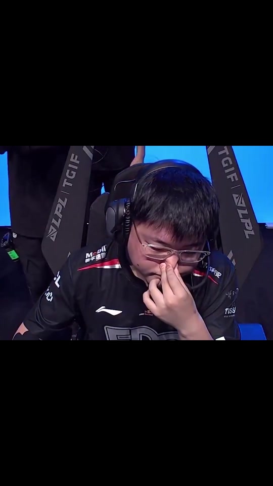 九游官方服务Uzi回归赛场，败北首场状态亮眼，利物浦观众沸腾！的简单介绍